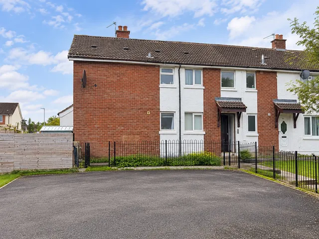 2 bedroom flat, Drumbeg Drive, Lisburn, BT28