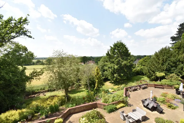 Woodlands Court, Alderley Edge, photo 2