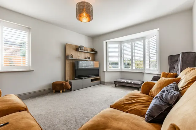 Detached Property in Walpole Cross Keys, photo 3