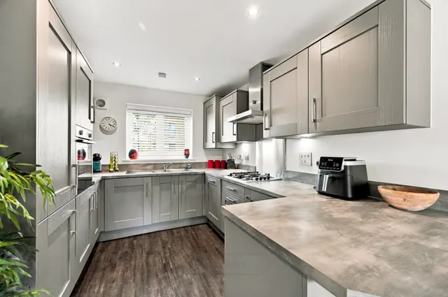 Photo 2 — Four Marks Close, Broughton, Milton Keynes, Milton Keynes, MK10 9WJ