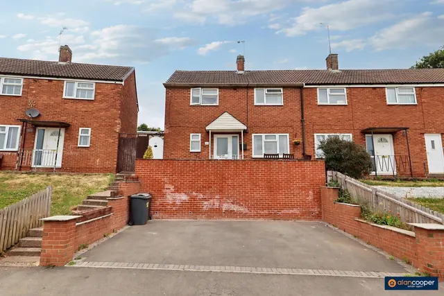 Willow Road, Nuneaton, CV10, photo 1