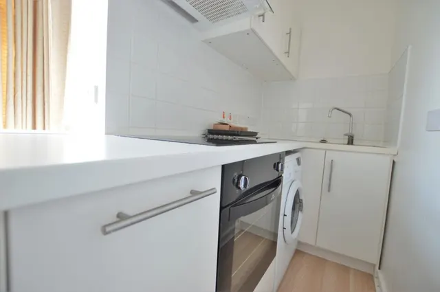 Hencroft Street South, Slough, SL1, photo 2