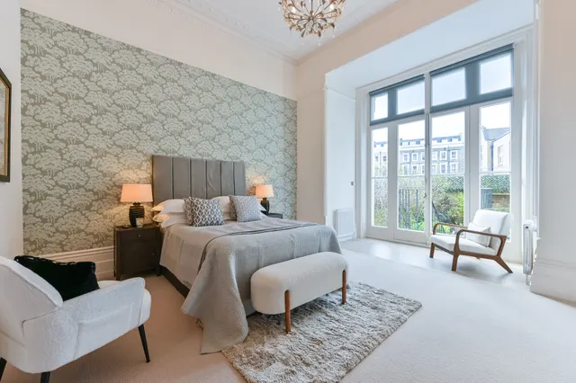 Photo 2 — Flat 1, 65 Earls Court Square, London