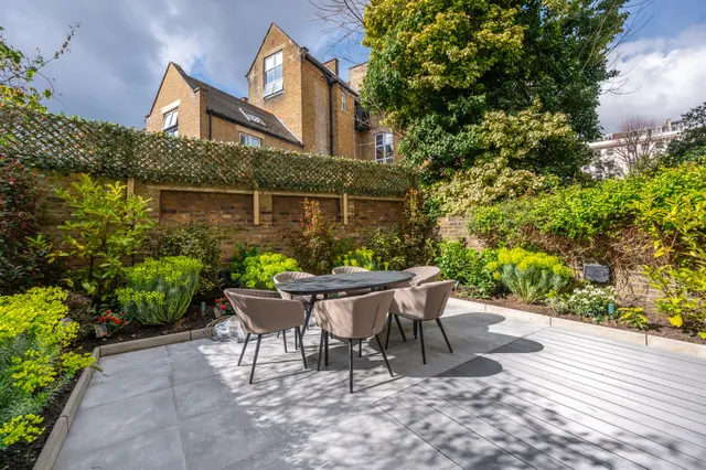 Photo 3 — Flat 1, 65 Earls Court Square, London