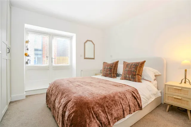 Photo 2 — North Road, Richmond, TW9