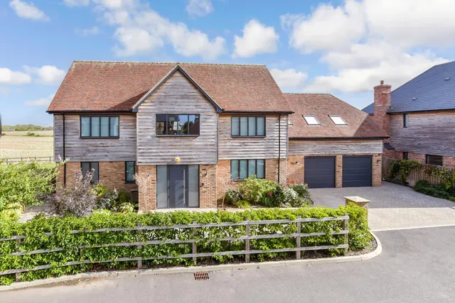 6 bedroom house, Elizabeth Drive, Woodnesborough, CT13