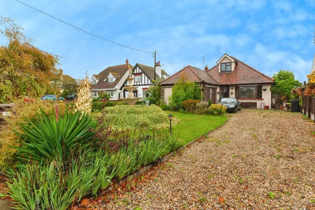 Dumont Avenue, St. Osyth, Clacton-on-Sea, Essex, CO16, photo 1