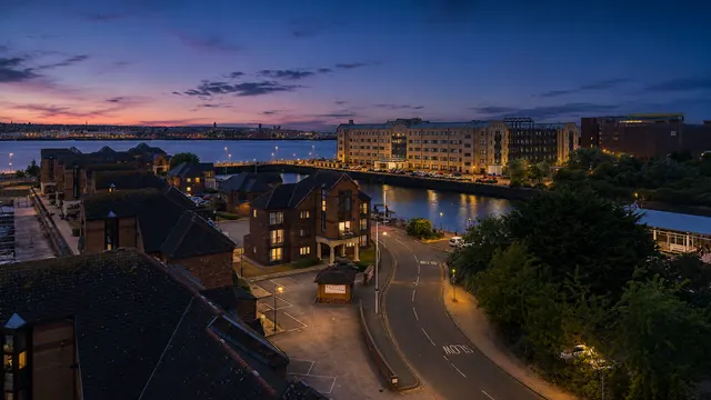 3 bedroom flat — Mariners Wharf, Liverpool City Centre. L3 4DH