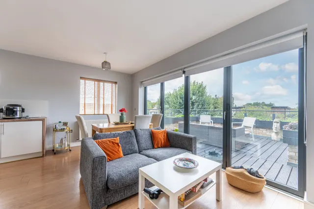 6 Pristine House, 12 Harrowdene Road, Wembley, photo 1