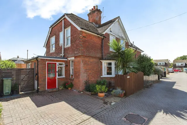 Western Avenue, Hawkhurst, TN18, photo 1