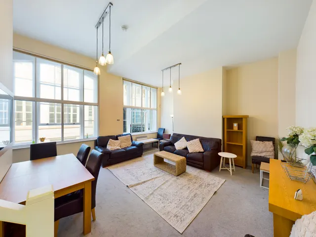 Old Hall Street, L3, photo 1