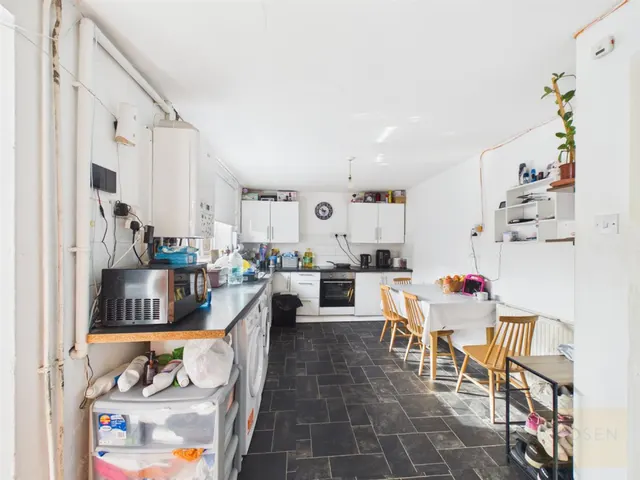 Frank Brookes Road, Cheltenham, GL51, photo 3