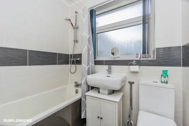 Birkdale Avenue, Oldham, OL2, photo 3