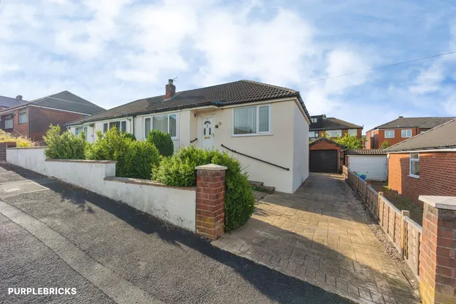 Birkdale Avenue, Oldham, OL2, photo 1