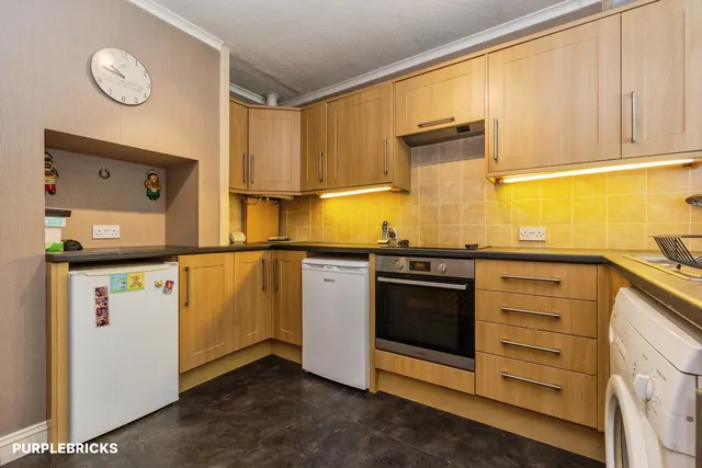Birkdale Avenue, Oldham, OL2, photo 2