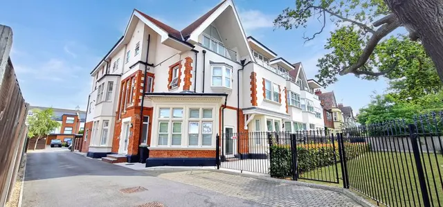 Imperial Avenue, Chalkwell, Essex, SS0 8FL, photo 1
