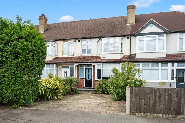 Fairford Gardens, Worcester Park KT4 7BJ, photo 1