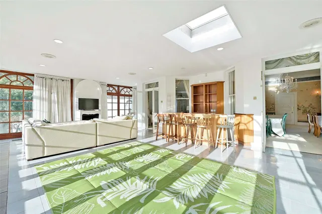 Photo 2 — Wood Lane, Iver, Buckinghamshire, SL0 0LB