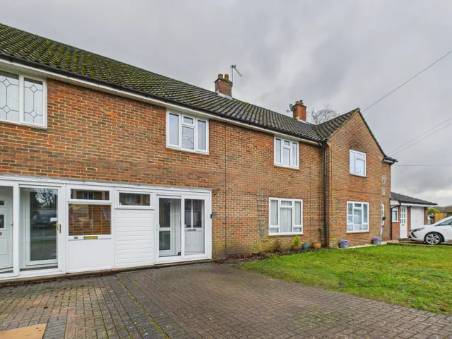 Huntsmoor Road, Tadley, RG26, photo 1