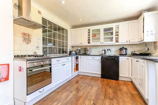 Church Rise, Chessington, KT9, photo 3