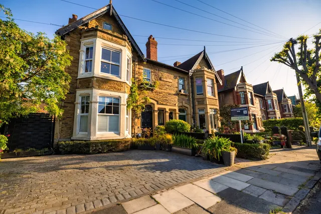 Mostyn Avenue, West Kirby, photo 1