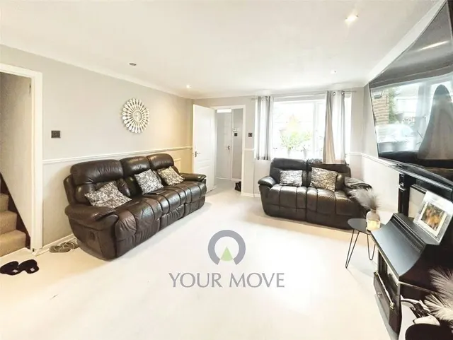 Photo 3 — Parr Crescent, Hemel Hempstead, Hertfordshire, HP2