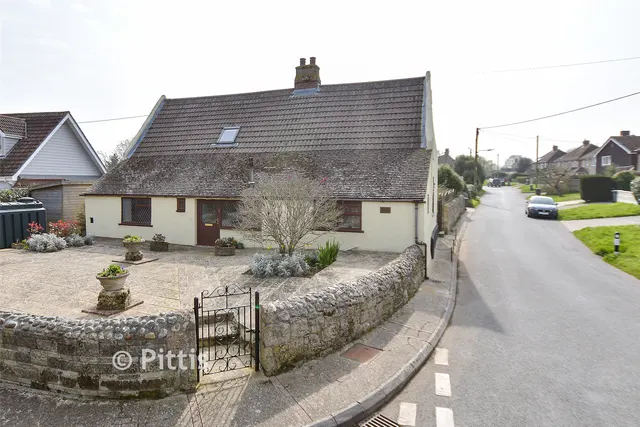 Warlands Lane, Shalfleet, PO30, photo 1