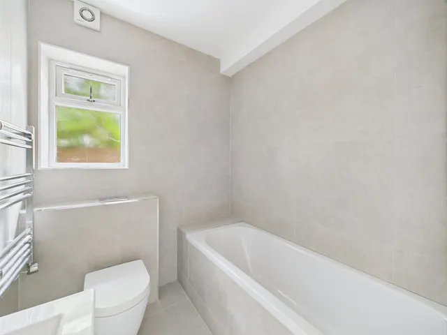 Feltham, Middlesex, photo 2
