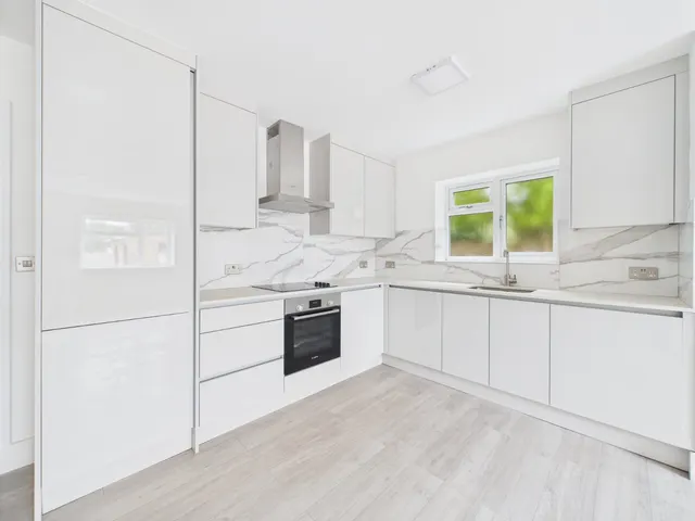 Feltham, Middlesex, photo 1