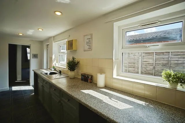 Clarence Street, Upper Gornal, DY3, photo 2