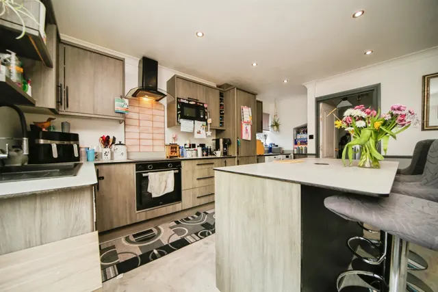 Photo 3 — Sandbanks Court, SAXMUNDHAM