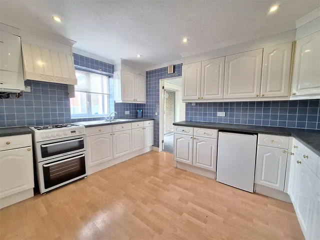 Newbery Close, Tilehurst, RG31, photo 3