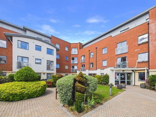 Lysander House, Ickenham, UB10 8FB, photo 1