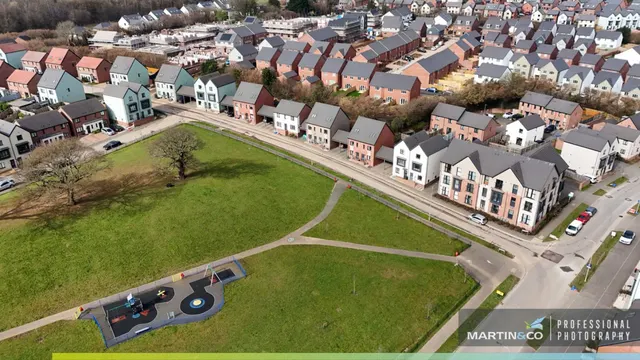 Mortimer Avenue, St Edeyrns, photo 1