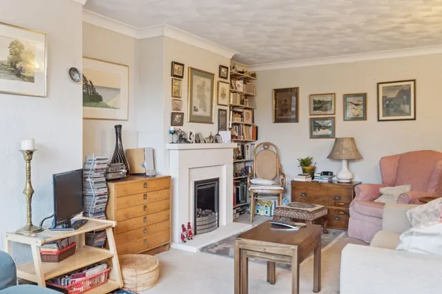 Photo 2 — Chalklands, Bourne End SL8 5TH