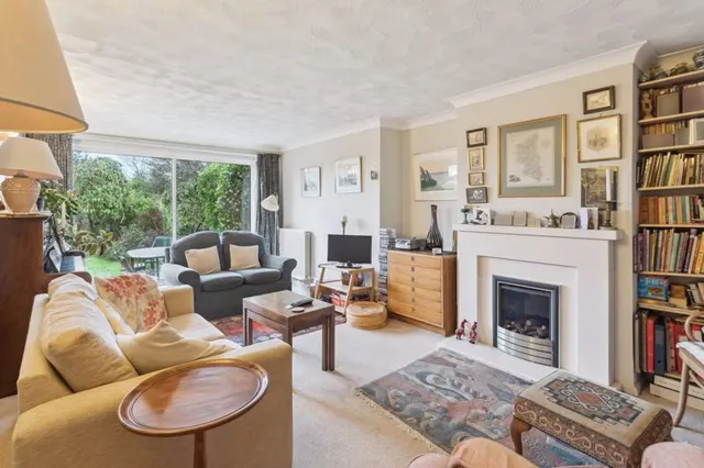 Photo 3 — Chalklands, Bourne End SL8 5TH