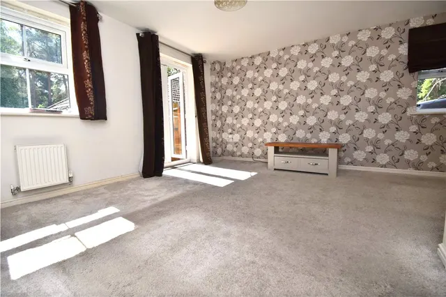 Photo 3 — Haskins Gardens, Farnborough, Hampshire, GU14 9FQ