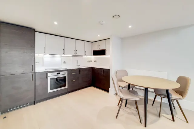 Photo 2 — Flat 3, Galleon Court, Charter Place, Hounslow