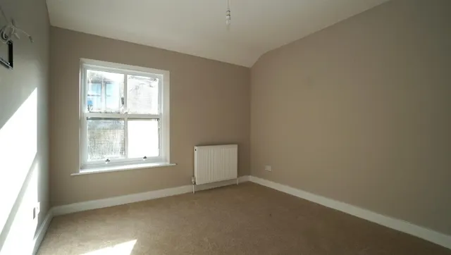 Albion Road, Idle, photo 2