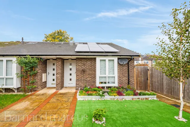 Southwood Close, Worcester Park, photo 1