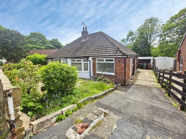 Newlay Wood Crescent, Horsforth, photo 1