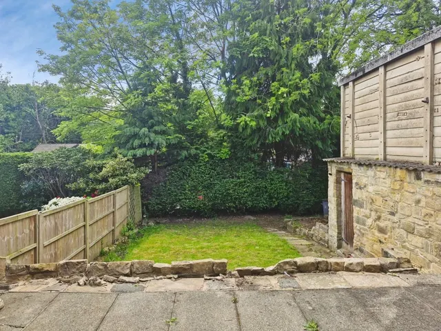 Photo 2 — Newlay Wood Crescent, Horsforth