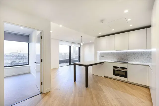Wood Crescent, Television Centre, W12, photo 1