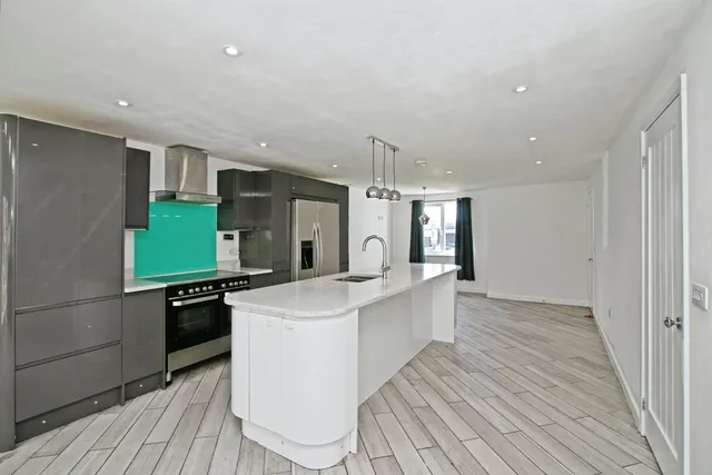 Castle View Close, Redruth, TR15, photo 3