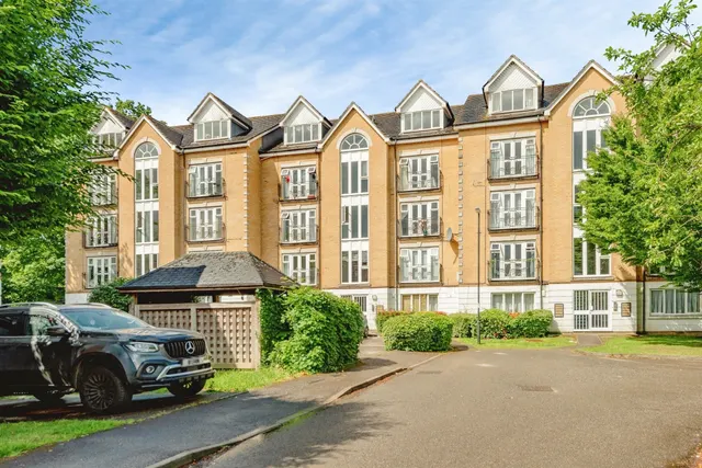 Beverley Mews, Crawley, photo 1
