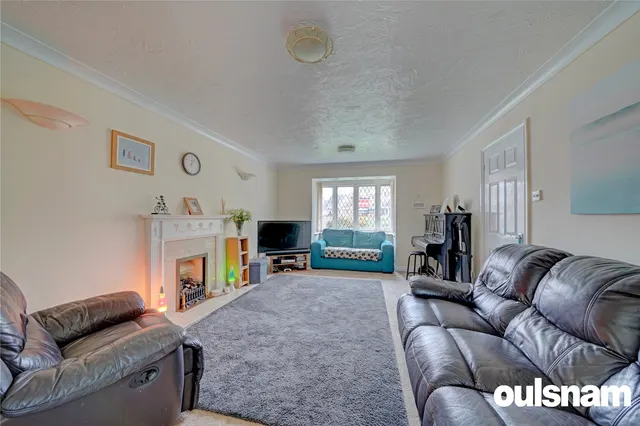 Photo 2 — Showell Close, Droitwich, Worcestershire, WR9 8UQ