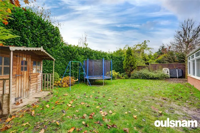Photo 3 — Showell Close, Droitwich, Worcestershire, WR9 8UQ