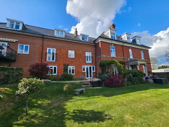Bourne Avenue, Salisbury, Wiltshire, SP1 1LS, photo 1