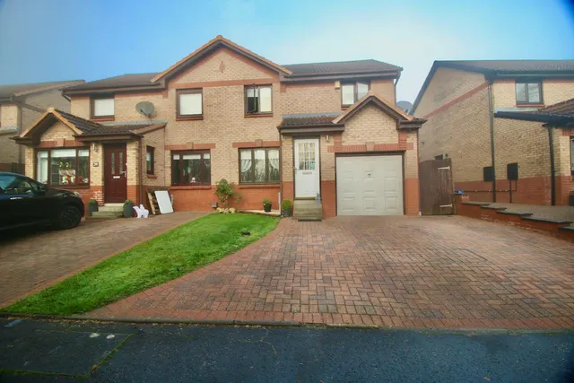 Callander Road, Carrickstone, G68 0BT, photo 1