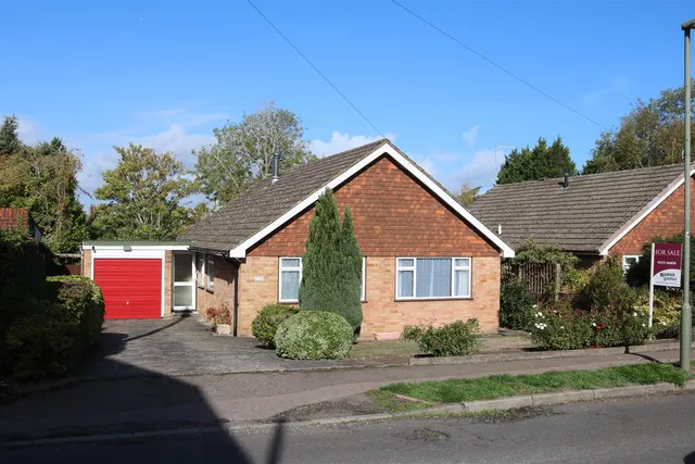 Clinton Road, Leatherhead, KT22, photo 1